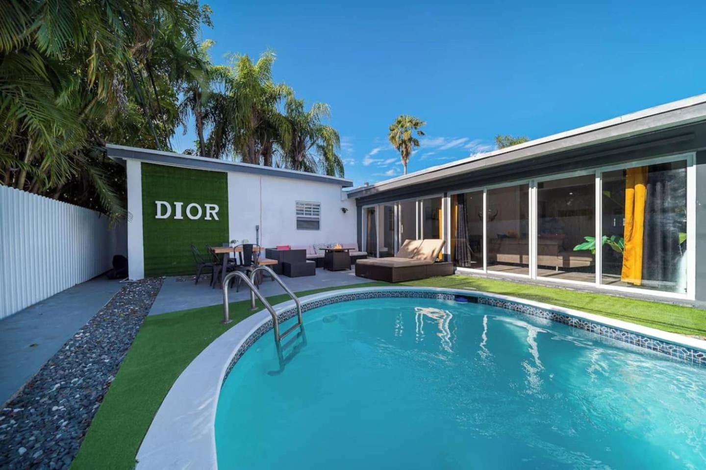 Spacious With Heated Pool Casa vacanze