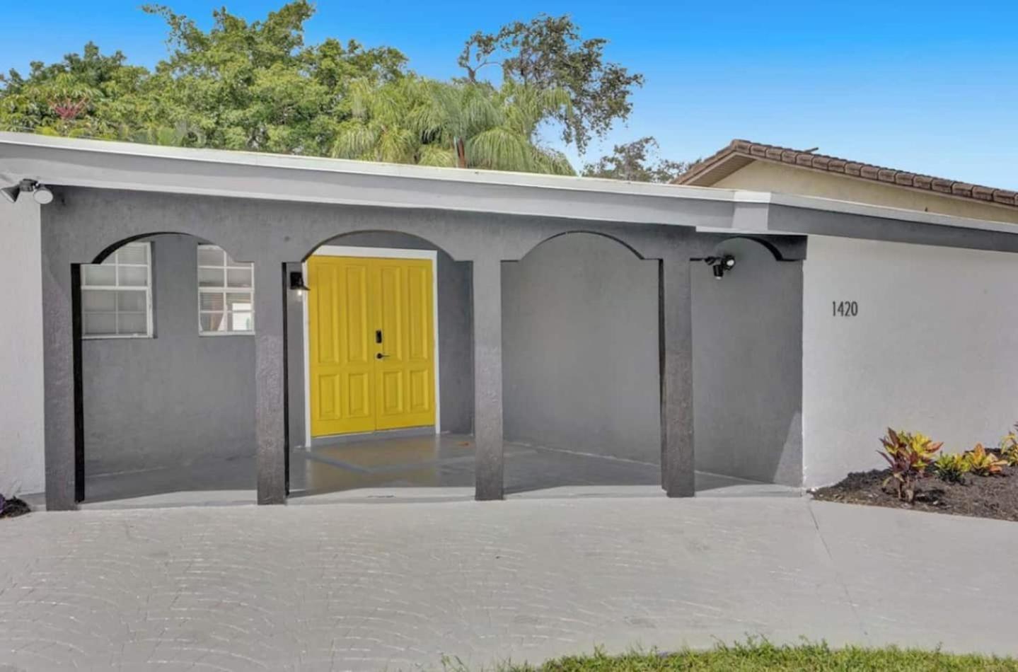 Spacious With Heated Pool Holiday home *